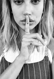 Julia Endicott's Instagram, Twitter & Facebook