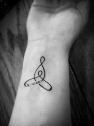 Tatuajes De Maternidad Ideas Para Inspirarte Una Mama Novata En 2020 Tatuaje Madre E Hija Tatuajes De Maternidad Tatuajes De Ninos