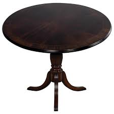 Elegant design with beautiful mahogany. Flame Mahogany Round Duncan Phyfe Table For Sale At 1stdibs