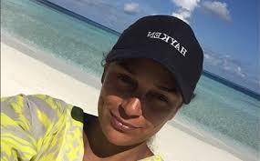 Forbes removed her from the billionaire ranks in january 2021 following asset freezes. Isabel Dos Santos Esta No Instagram Empresas Jornal De Negocios