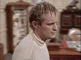 Location of gala in episode 2?