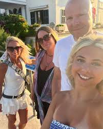 Vicky Bentley (@vickybentley) • Instagram photos and videos