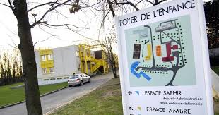 La société qui gère le patrimoine de l'auteur est accusée de sacrifier à la « cancel culture » depuis qu'elle a annoncé le retrait de six ouvrages contenant des stéréotypes raciaux. Enfants Places Les Sacrifies De La Republique Un Journaliste Infiltre Un Foyer D Accueil