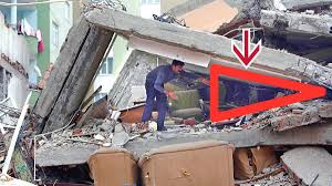 Çünkü gerekli sağlamlığı göstermeyen bir yapı. Deprem Aninda Ne Yapmaliyiz Cok Kapan Tutun Ve Hayat Ucgeni Nin Farki Nedir Son Dakika Haberleri