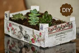 Las cestas de fruta o cestas de verdura son una idea de lo más original para regalar una cesta de fruta o una cesta de verdura es regalar salud y elementos esenciales para. Cajas De Madera De Fruta Pintadas Y Decoradas Novocom Top