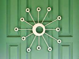 How To Make A Midcentury Modern Christmas Wreath How Tos Diy