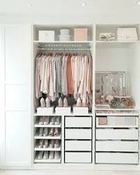 Ikea arredamenti, grande catena di negozi dedicati all'arredamento delle vostre case, offre un catalogo con una vastissima scelta di soluzioni per la realizzazione dei vostri mobili.per la realizzazione di un armadio a muro, la prima cosa da scegliere è la struttura su cui basare il proprio mobile, ikea a questo scopo offre già una vasta scelta sulle strutture da usare a seconda di quali. 17 Idee Su Ikea Pax Closet Idee Armadio Camera Da Letto Design Da Armadio Armadio Guardaroba