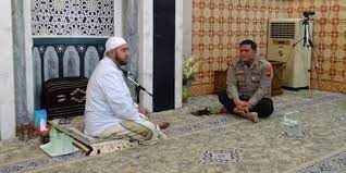 'assalammualaik' atau 'ya assalammualaik' merupakan salah satu lagu yang dibawakan oleh tokoh habib asal surakarta, syech bin abdul qodir assegaf. Selesaikan Kasus Intoleran Kapolresta Surakarta Sowan Habib Syech Merdeka Com