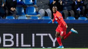 Patson daka (bar) calciatore zambiano (it); Zambian Duo Shine As Salzburg Thrash Genk 4 1 In Ucl Cgtn