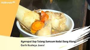Sajikan sup sumsum dengan jeruk nipis dan sambal cabai rawit. Nyeruput Sup Tulang Sumsum Kedai Dang Hiang Gurih Kuahnya Juara