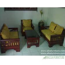 Guna menciptakan suasana minimalis sebaiknya pilih model kursi tamu yang tidak terlalu berlebihan dari ketiga aspek tersebut yakni dari segi warna, bentuk, dan ukuran. Kursi Meja Tamu Set Jati Model Merapi Allia Furniture