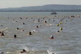 Szombaton megrendezik az év csobbanását. Balaton Atuszas Daily News Hungary