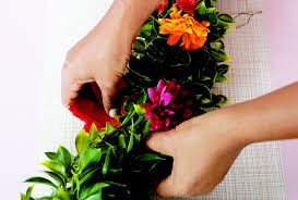 Une citrouille garnie de plantes succulentes constitue une pièce maîtresse et unique de son genre vous avez déjà pensé à la déco de votre centre de table ? Inspirez Vos Invites Avec Cette Deco De Table A Faire Soi Meme Aux Couleurs De L Automne Liveabode