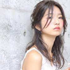 学校用ヘアアレンジ 旬の髪型でみんなの注目の的に hair フェミニン ヘアアレンジ セミロング ヘアアレンジ ヘアアレンジ