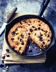 Cookie Geant Aux Cranberries Pour 4 Personnes Recettes Elle A Table Recette Cookies Et Biscuits Recette Cookies Moelleux Cookies Geant