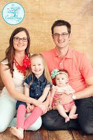 Pin By Crissy Aigner On Cuddlebugz Photography Family Picture Poses Family Studio Photography My Family Photo