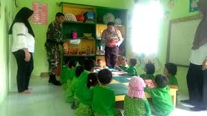 Polisi merupakan salah satu profesi yang cukup populer untuk di masyarakat contoh lembar mewarnai anak dengan tema 'aku cinta polisi'. 50 Ide Gambar Polisi Karikatur Untuk Diwarnai Terkini Karikaturjos