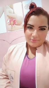 Antes de cada sessão, há sempre um momento de pausa. Preparar o espaço com  calma faz parte do meu ritual. Na depilação a laser e nos cuidados de  estética, acredito que os