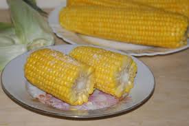 Möchten sie die maiskolben direkt ohne vorkochen auf den grill legen sie vorher einzelne körner etwa 12 stunden lang in wasser ein. Wann Man Mais Salzt Damit Er Weich Ist Eine Mikrowelle Ist Ein Sofortiges Ergebnis Mit Salz Im Ofen Garen