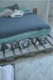 Design original, industriel, la chambre d'ado est à coup sur la place idéale pour installer un lit en palette. 34 Idees De Lit En Palette Bois A Faire Pour La Chambre