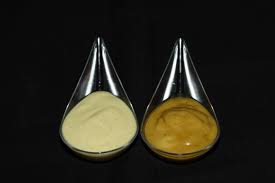 Per la ricetta della salsa alla senape, frullate, a bassa velocità, l'olio con 3 cucchiaiate d'aceto, un cucchiaino di senape, uno di capperi risciacquati dal sale , 4 olive nere snocciolate, un pizzico di sale e pepe macinato fresco: Salse A Base Di Senape Cucina Chiacchierina
