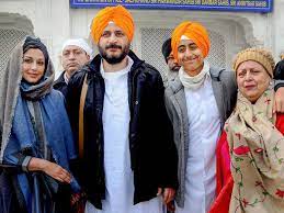 They were dating for 10 months after getting. Goldie Behl Sonali Bendre Celebrates 2020 With A Unique Family Trip To Amritsar The Economic Times