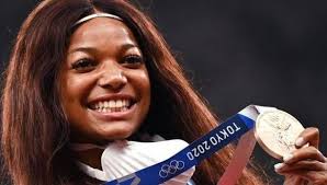Declaró cerrados los juegos olímpicos y conforme a la tradición, invito a la juventud a reunirse, en tres años, en los juegos olímpicos de parís 2024″ culminó bach. C0fp 5eosskdsm