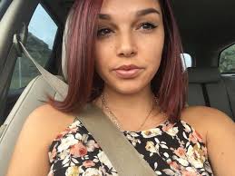 Does pink raiders beanie match swiftie style?