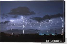 (v meteorologii) soubor elektrických, optických a akustických jevů vznikajících mezi oblaky navzájem nebo mezi oblaky a zemí. Obraz Na Platne Bourka Pixers Zijeme Pro Zmenu