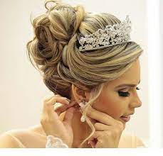 Brincos Doces E Acessorio De Cabeca Bride Hairstyles Updo Bride Hairstyles Hairdo Wedding