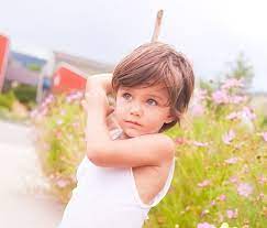 Wenn frisuren mittellang geschnitten werden, spricht man meist von schulterlänge oder auch übergangslänge. Frisuren Fuer Kleine Jungs Lange Haare Modern Sportlich Look Jungs Frisuren Frisur Kleinkind Baby Frisur