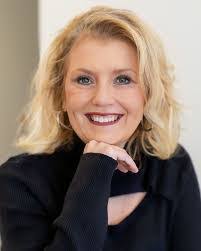 Deanna Downey's Instagram, Twitter & Facebook