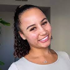 Janelle Cain's Instagram, Twitter & Facebook