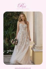 Sie erfreuten sich sogar noch größerer beliebtheit, als kate middleton eines zu ihrer hochzeit trug. Pin Auf Inspiration Brautmode Prinzessin
