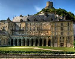 Escapades Dans Les Chateaux D Ile De France La Roche Guyon Chateau Ile De France Ile De France