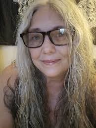 Robin Bogan's Instagram, Twitter & Facebook