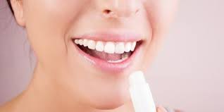 Cara memerahkan bibir dengan jeruk nipis. 7 Cara Memerahkan Bibir Secara Alami Sederhana Dan Mudah Dilakukan Merdeka Com