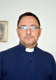 Pomazana setka krzyży. Tak ksiądz walczy o porządek na cmentarzu