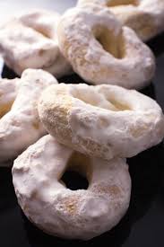 Taralli morbidi ai semi di anice tradizione pasquale calabrese. Ginetti Taralli Glassati Tipici Calabresi Del Periodo Di Pasqua