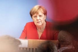 A portrait of the german chancellor angela merkel is added to a wall featuring pictures of her predecessors, after her election in 2005. Wie Angela Merkel Der Wohl Wichtigsten Frage Ausweicht Berliner Morgenpost