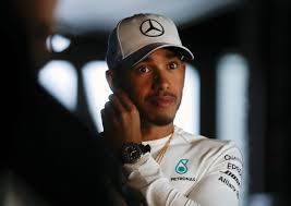 Lewis hamilton vermögen wird auf rund 450 millionen euro geschätzt. Formel 1 Lewis Hamilton Verteidigt Privilegien Und Will Ritter Werden Express De