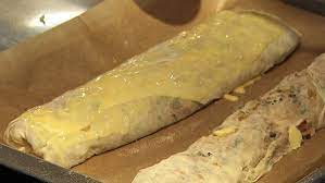 Jeden sonntag um 19.15 uhr erklingt im br fernsehen die melodie von üba d'alma, da gibt's kalma … auf der zither. Rezept Von Frau Esterl Zwiebelstrudel Unter Unserem Himmel Br Fernsehen Fernsehen Br De