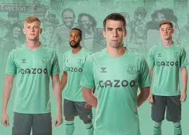 Quedando antes del inicio de la transmisión. Tercera Camiseta Hummel Del Everton 2020 21