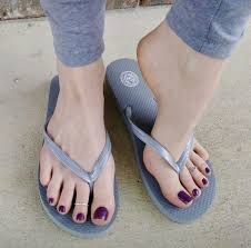 Pin De Elizabeth Wieczkowski En Girl Pies Hermosos De Mujer Pies De Mujer Sandalias De Pies Descalzos