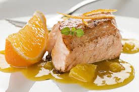 Cospargerli con un po' di sale, una quantità abbondante di pepe e coprire con l'origano. Ricetta Salva Tempo Filetti Di Salmone In Salsa All Arancia