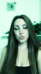 I’ll give u a kiss if you can guess my sign 😏