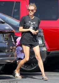 Lift your spirits with funny jokes, trending memes, entertaining gifs, inspiring stories, viral videos, and so much. Diane Kruger Looks Effortlessly Cool Ias She Heads Out On A Grocery Run With Her Daughter Daily Mail Online