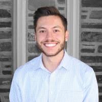 100+ perfiles de «Akers»