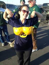 The official instagram account of the packers. Female Green Bay Packers Fan Wears Her Cheesehead Bra With Pride Photo Sportress Of Blogitude