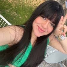 Deanna Mahan's Instagram, Twitter & Facebook